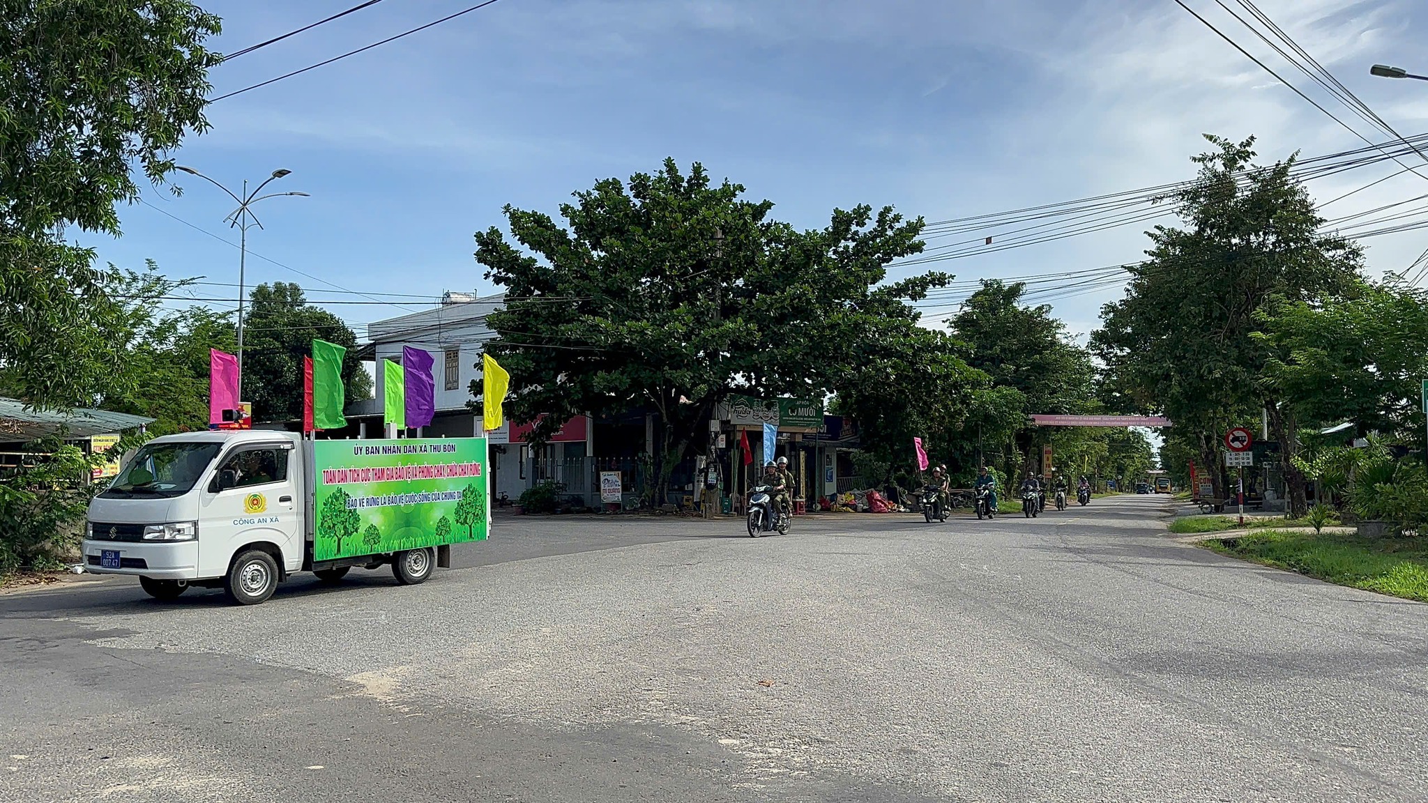 Ra quân tuyên truyền phòng cháy rừng và phòng, chống dịch tả lợn Châu Phi