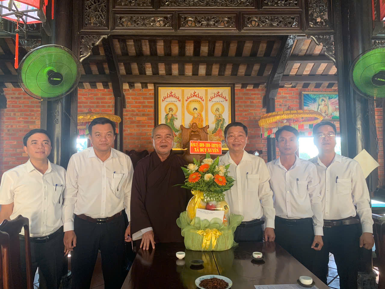 Xã Duy Xuyên tổ chức thăm hỏi, chúc mừng các cơ sở Phật giáo nhân dịp Đại lễ Phật đản năm 2026